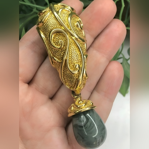 Barrera For Avon Gold Venetian Mist Green Dangle Stone Fob Brooch - Picture 1 of 2